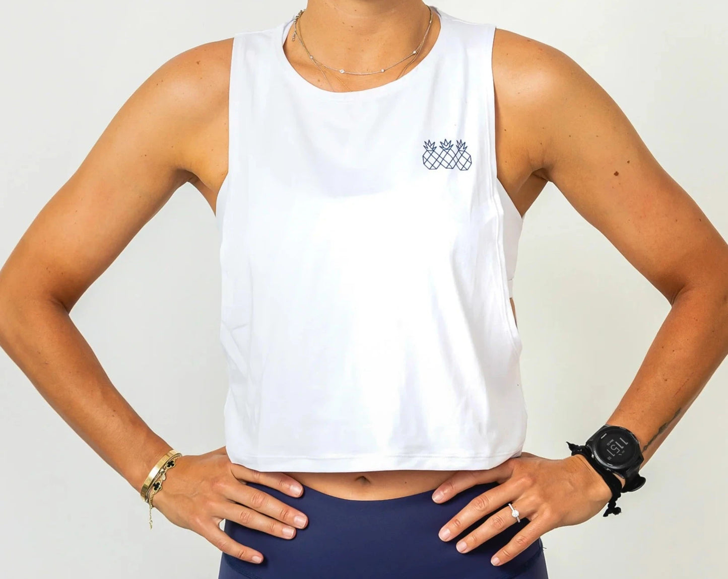 Tres Piñas | Women's Muscle Tank Crop | Blanco