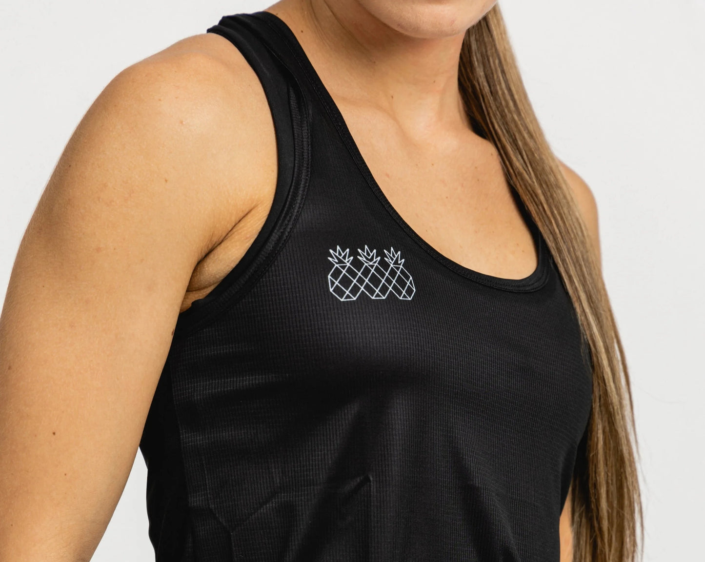 Tres Piñas | Women's Racerback Tank | Negro