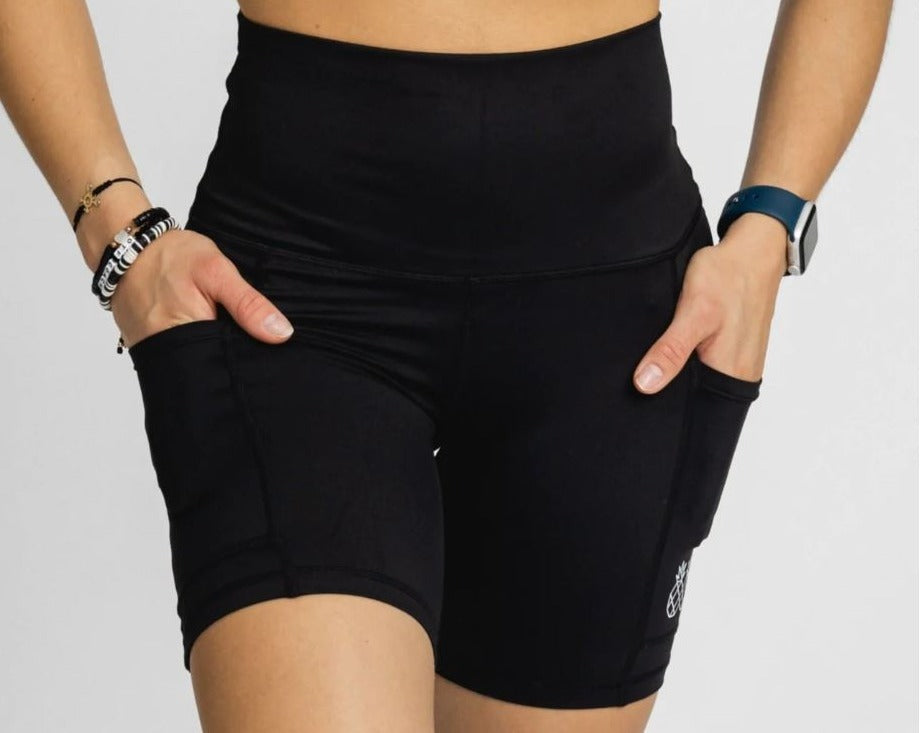 Tres Piñas | Women's OMG Shorts  5" | Negro