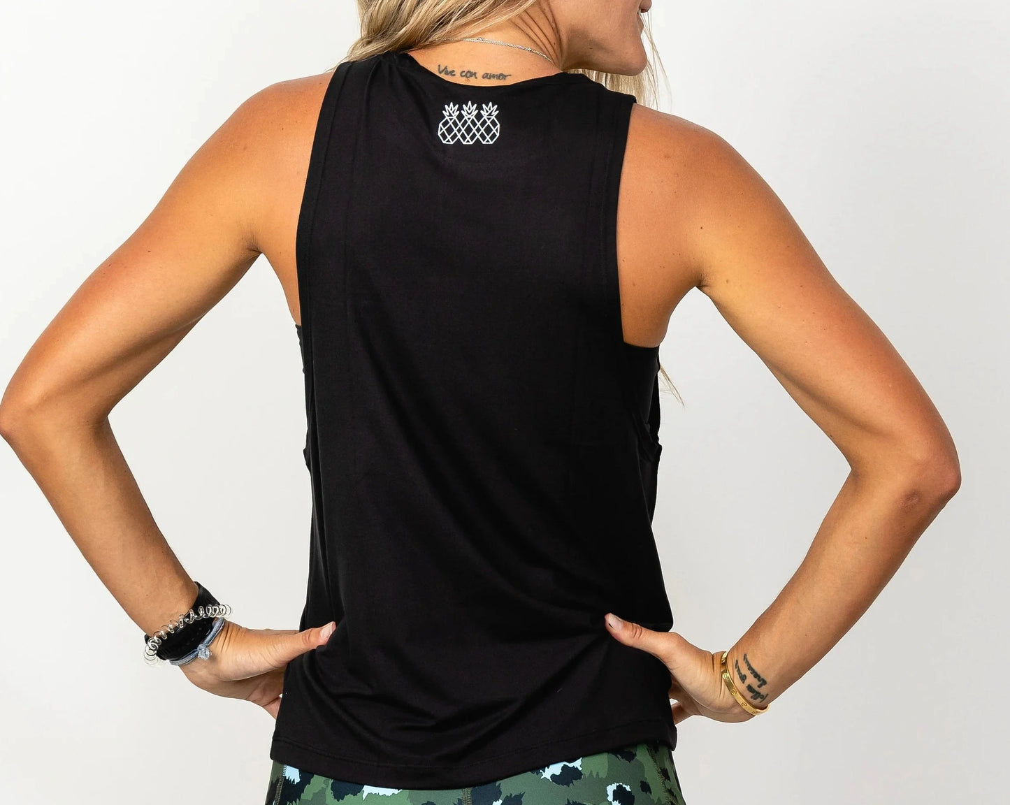 Tres Piñas | Women's Muscle Tank Largo | Negro